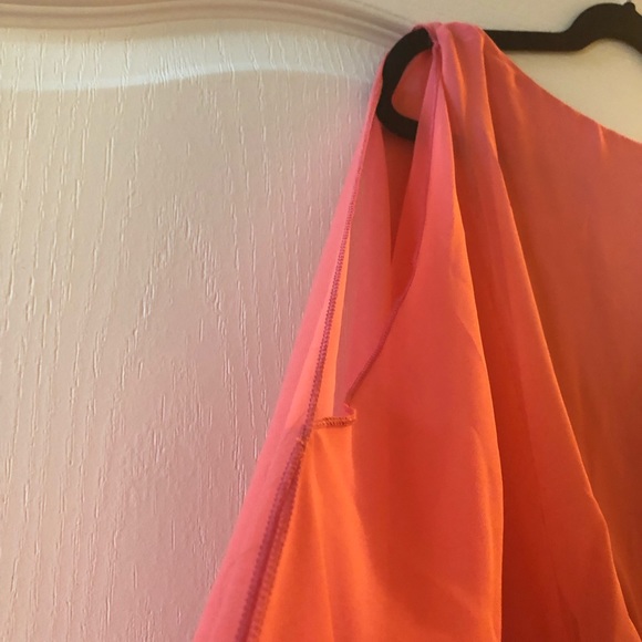 Cute dress with some pizzazz - Picture 6 of 8